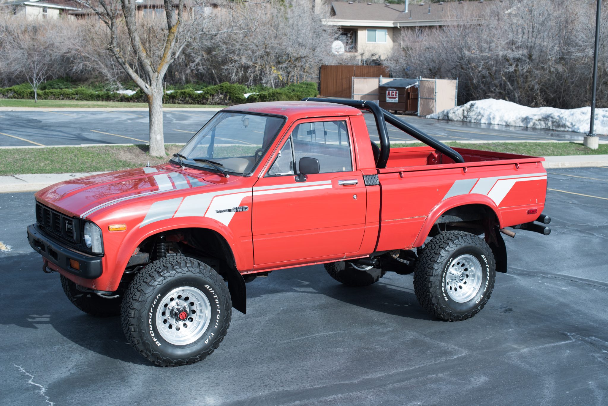 1981 Toyota Pickup (N30/N40 1978-1983) zu verkaufen – Red 22R Fünfgang 4x4 mit Lift