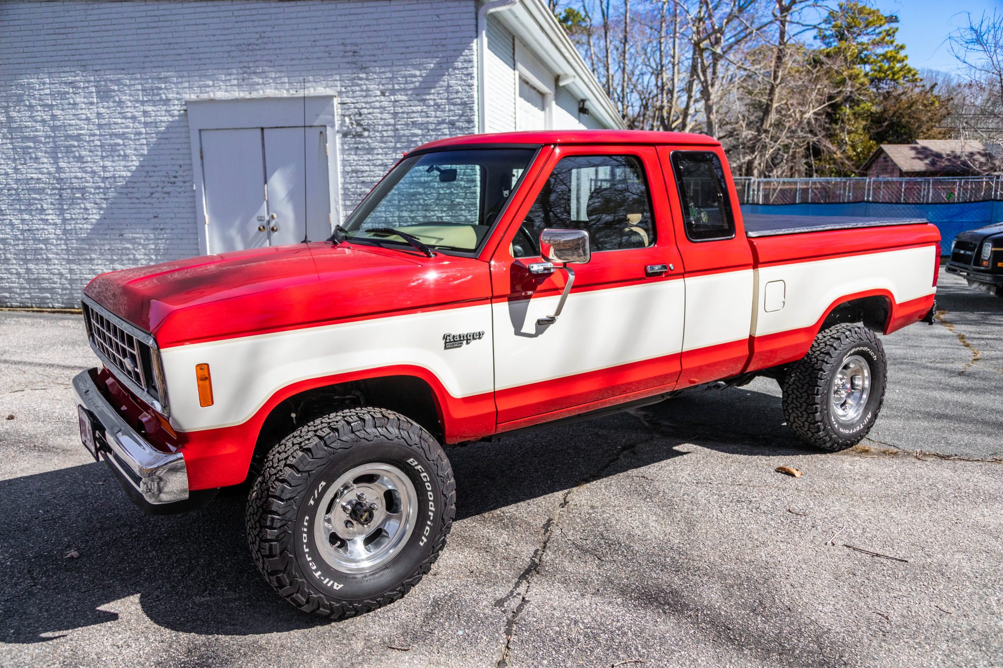 1992 Ford Ranger 1983-1992 for Sale – Red & White V8 Five-Speed 4x4