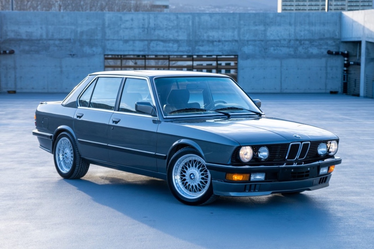 1985 BMW E28 5-Series à vendre – Berline Metallic Gray S54 à six rapports