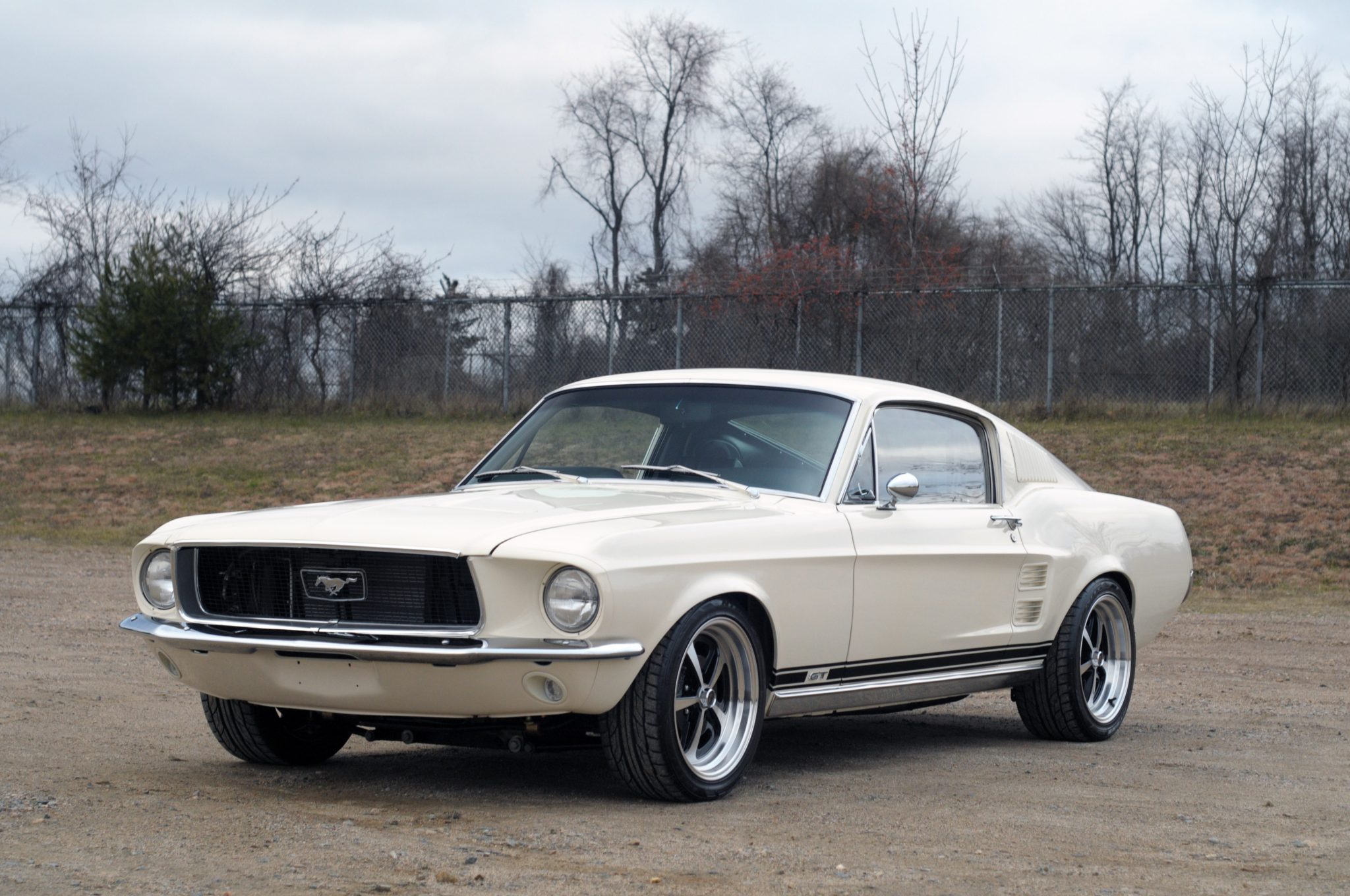 1967 Ford Mustang 1967-1968 zu verkaufen – White Coyote V8 Restomod mit Sechsgang