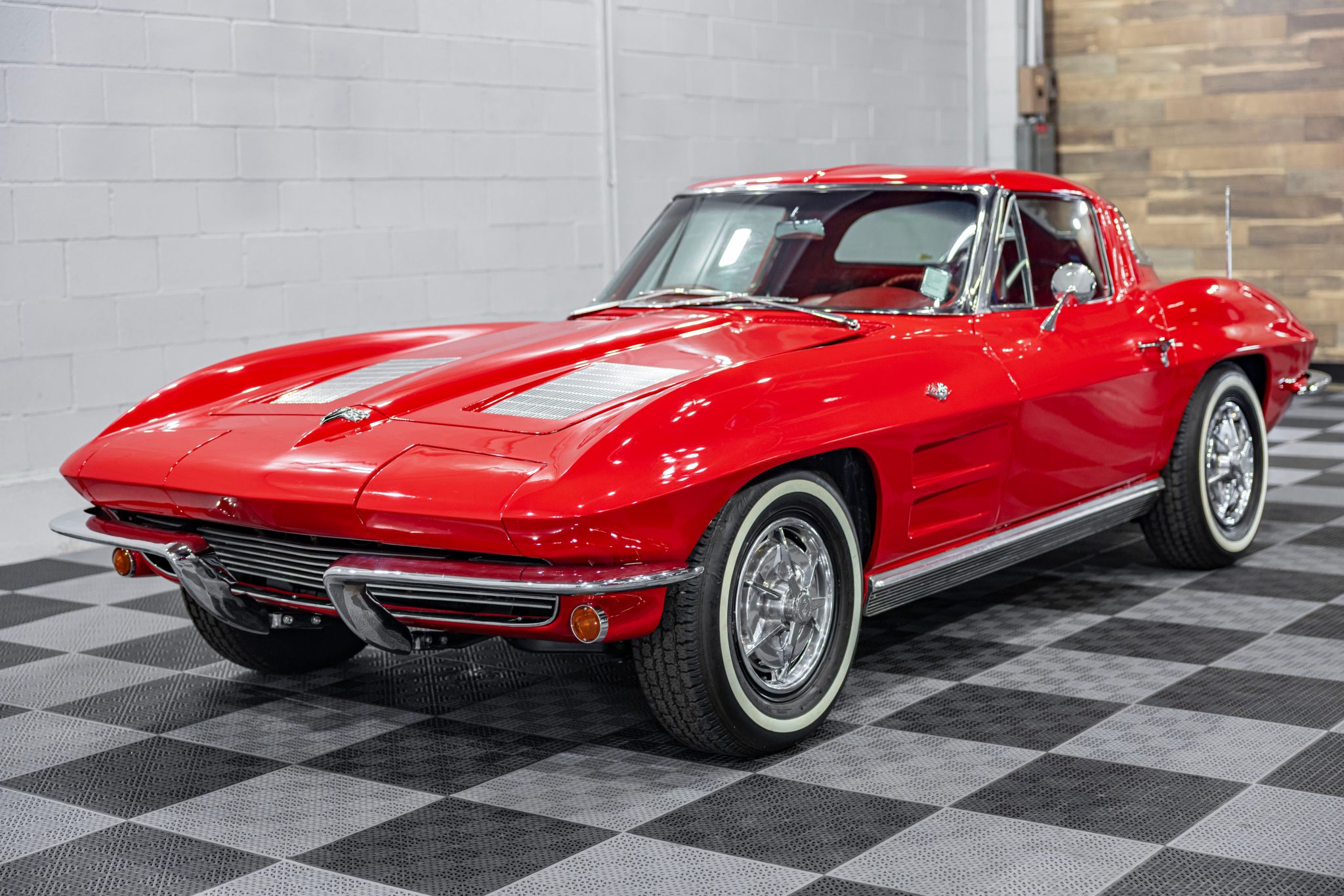 1963 Chevrolet Corvette C2 à vendre – Sting Ray Red V8 327 à quatre rapports