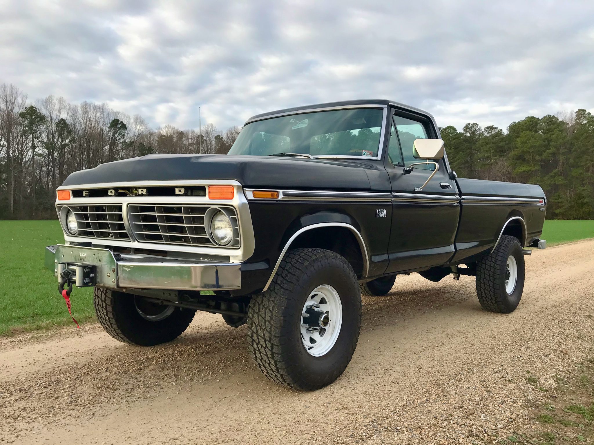 1975 Ford F-Series 1973-1979 à vendre – 4x4 noir avec V8 390 ci
