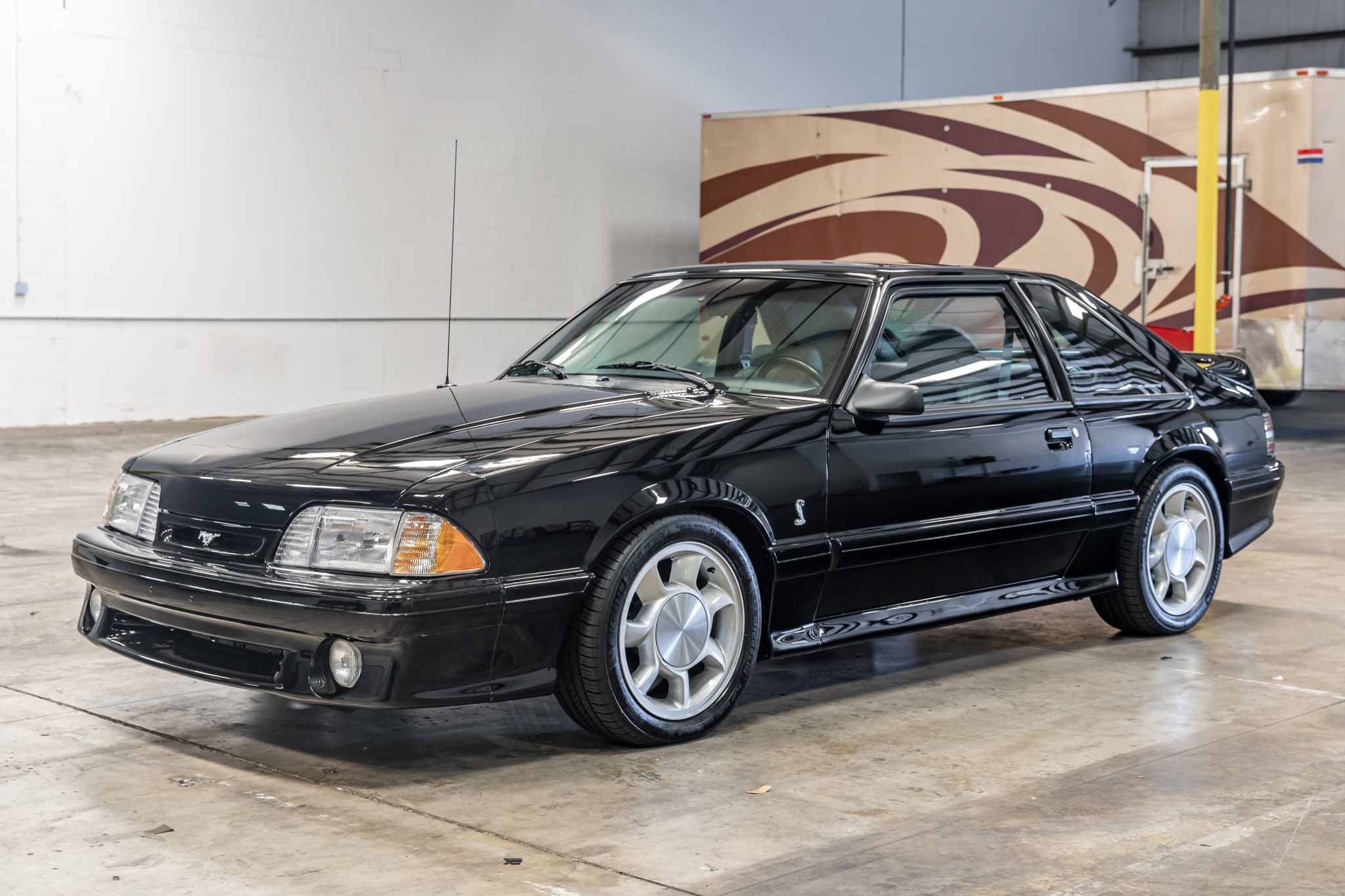 1993 Ford Fox-Body Mustang à vendre – V8 302 noir et manuel