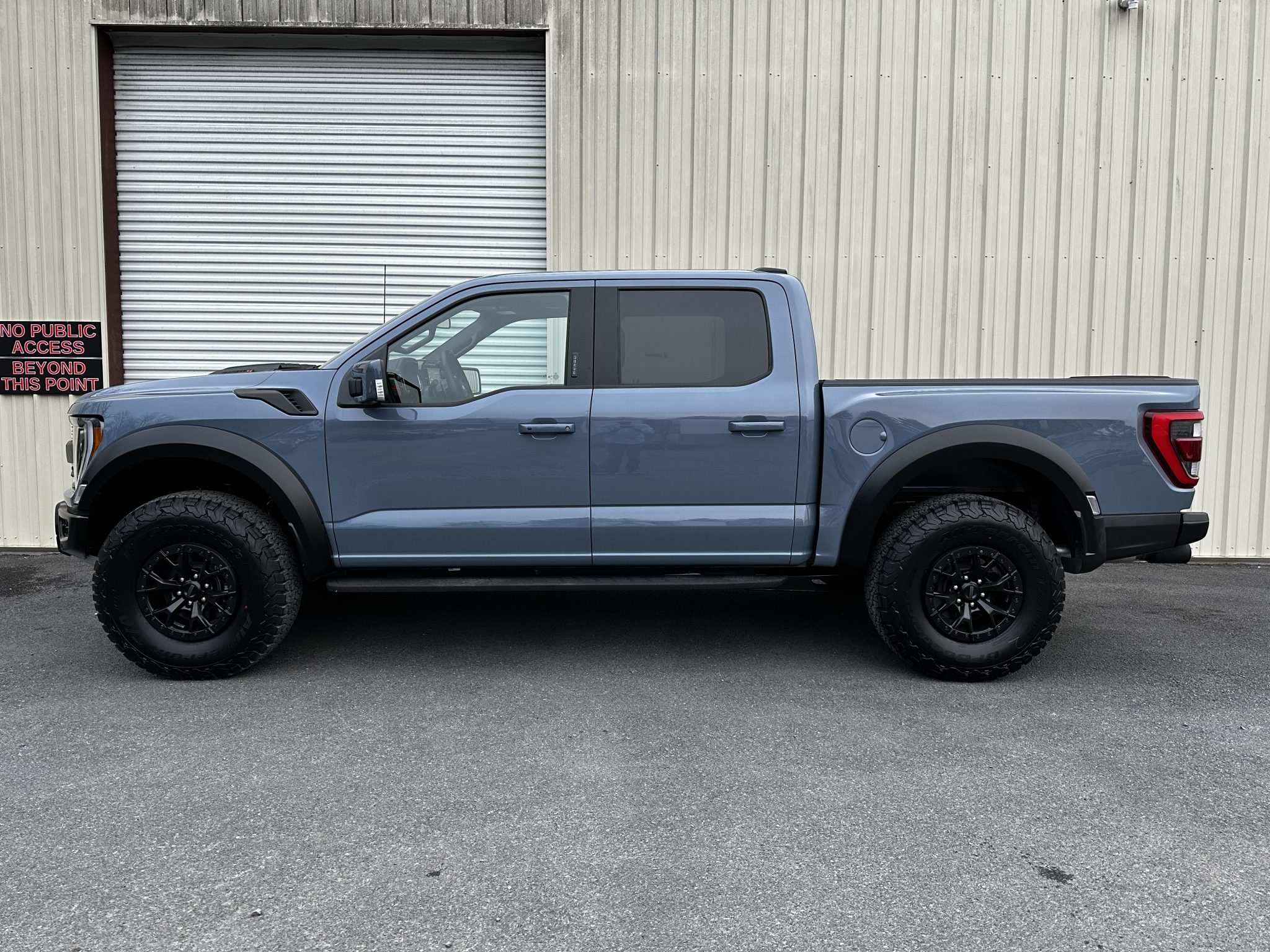 2023 Ford F-150 Raptor à vendre – V8 compressé et pneus 37 pouces