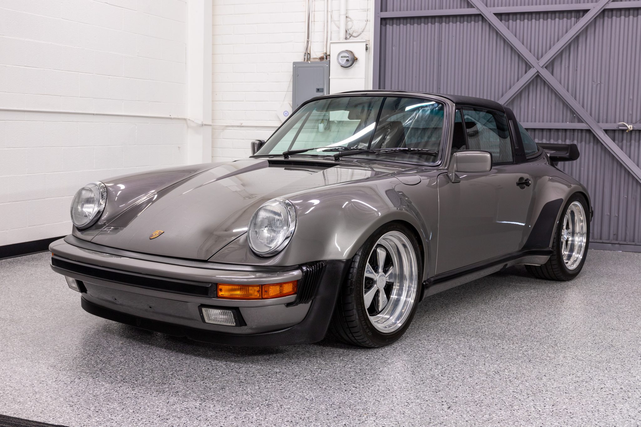 1985 Porsche 911 Carrera 3.2 zu verkaufen – M491 Turbo Look Targa