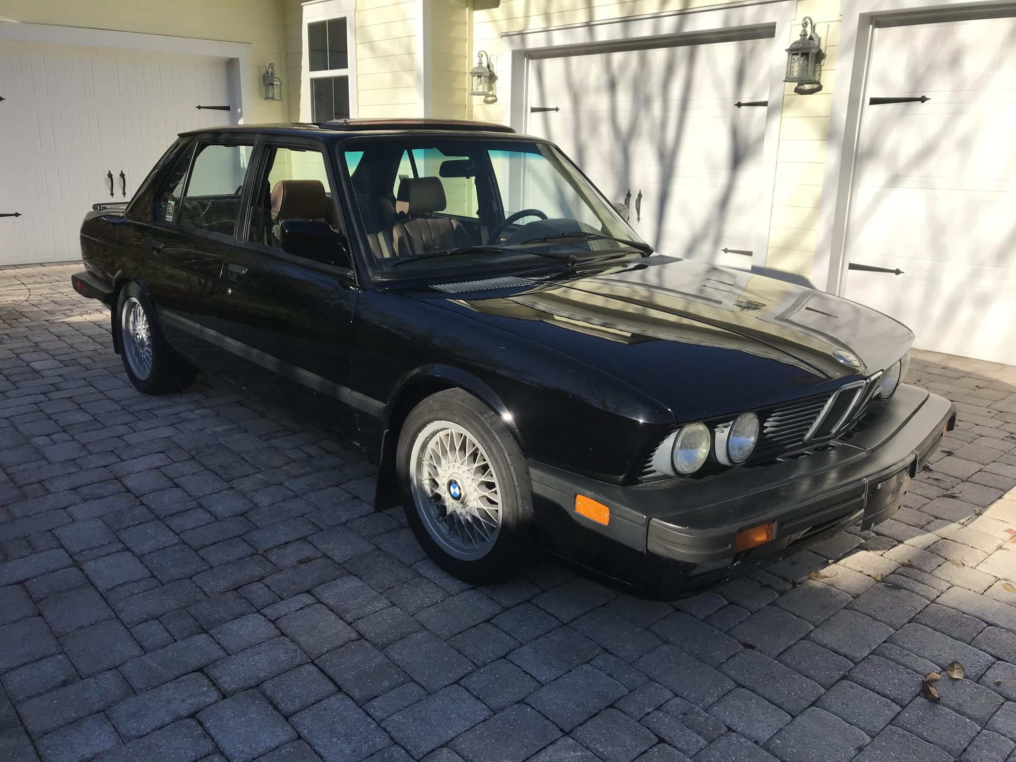 1988 BMW E28 M5 à vendre – Berline noire à boîte manuelle