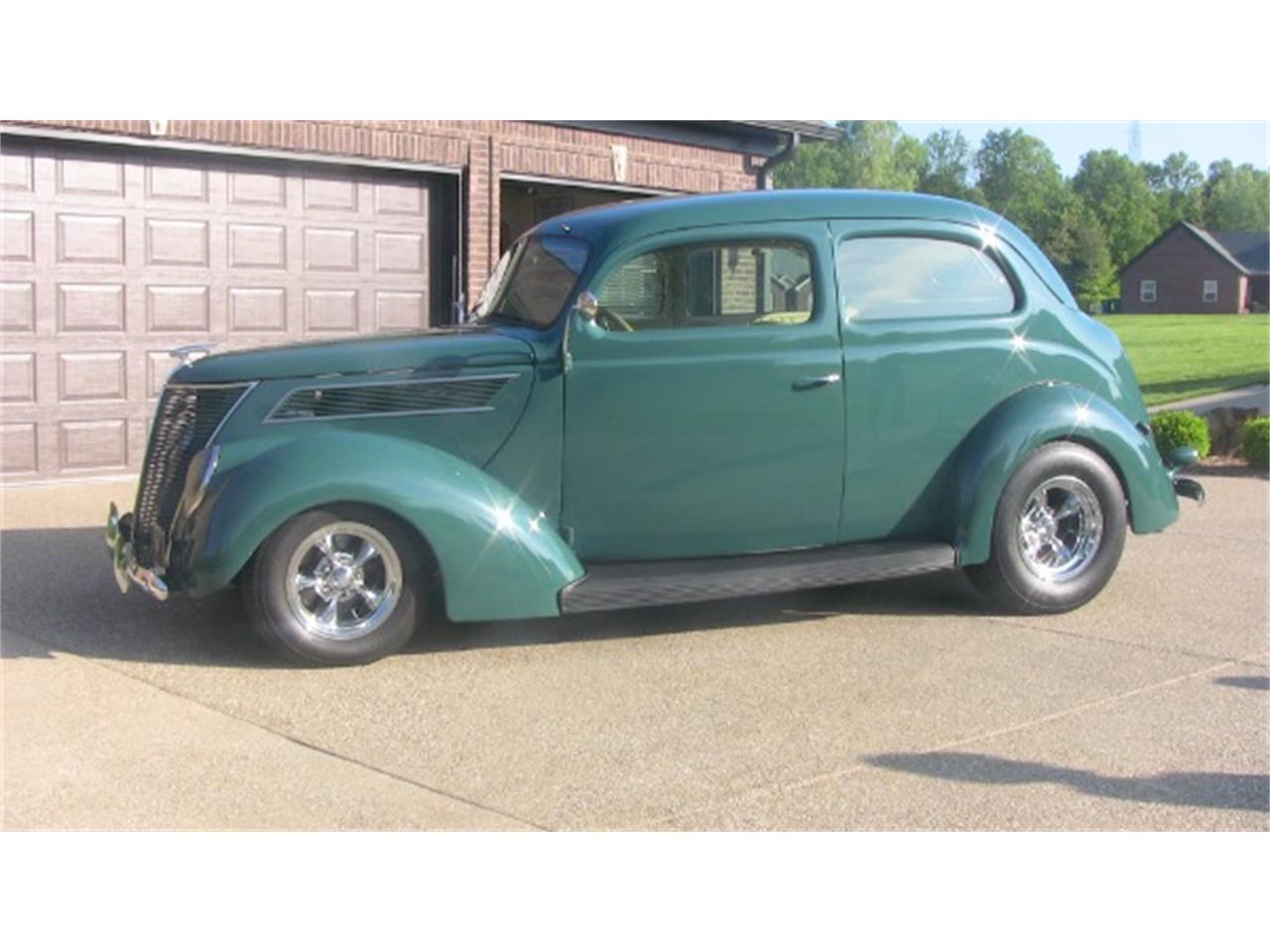 1937 Ford Humpback