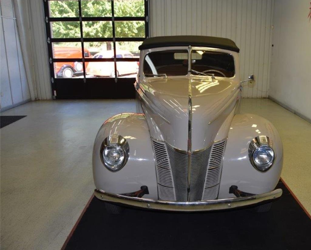 1940 Ford Deluxe