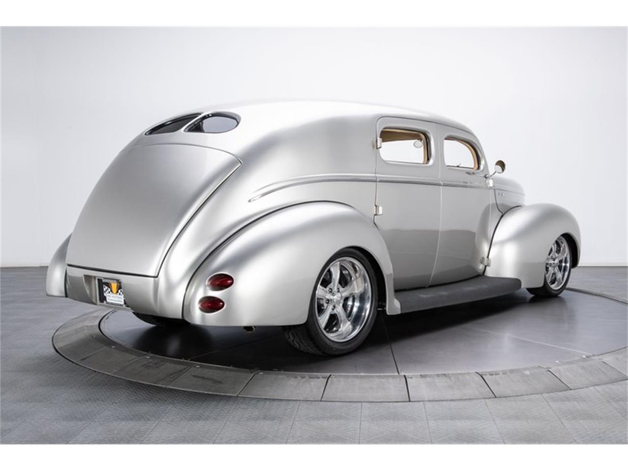1940 Ford Sedan