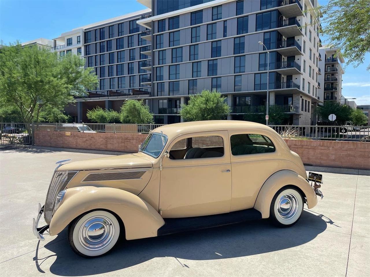 1937 Ford Deluxe