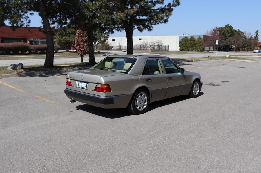 1992 Mercedes-Benz 500E Sedan