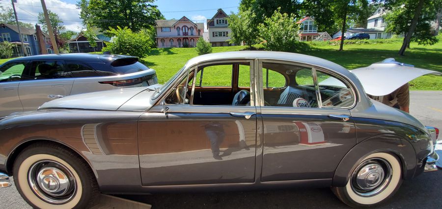 1961 Jaguar MK II Saloon