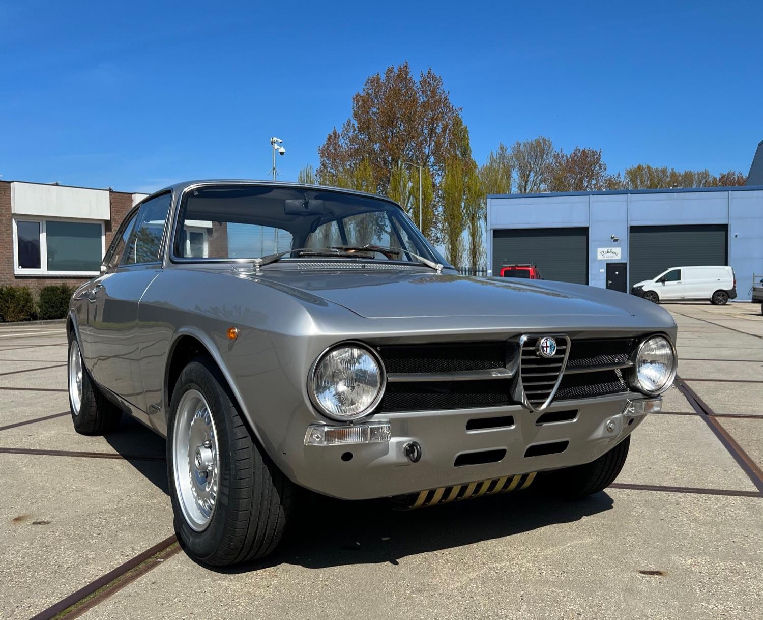 1972 Alfa Romeo 105/115 Series Coupe 