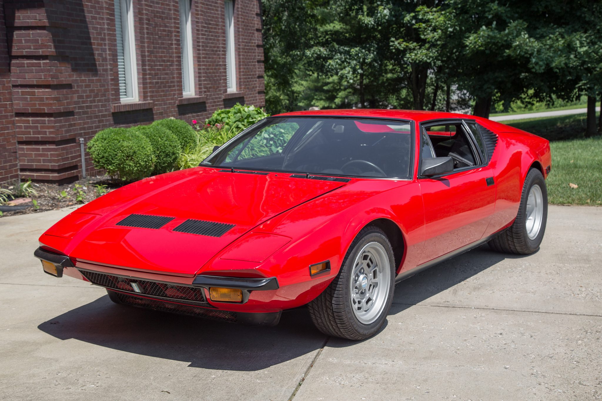 1971 DeTomaso Pantera 
