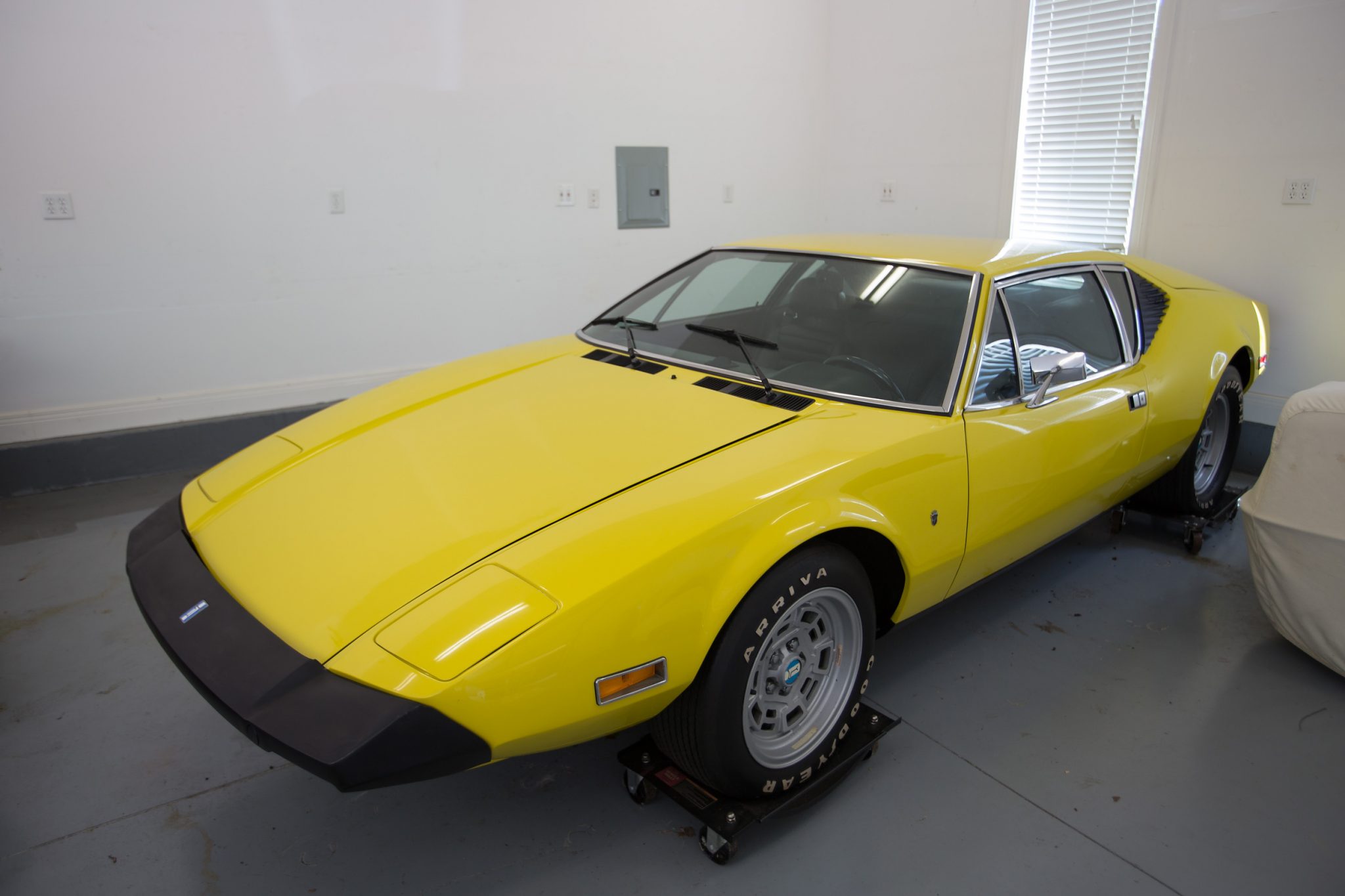 1974 DeTomaso Pantera 