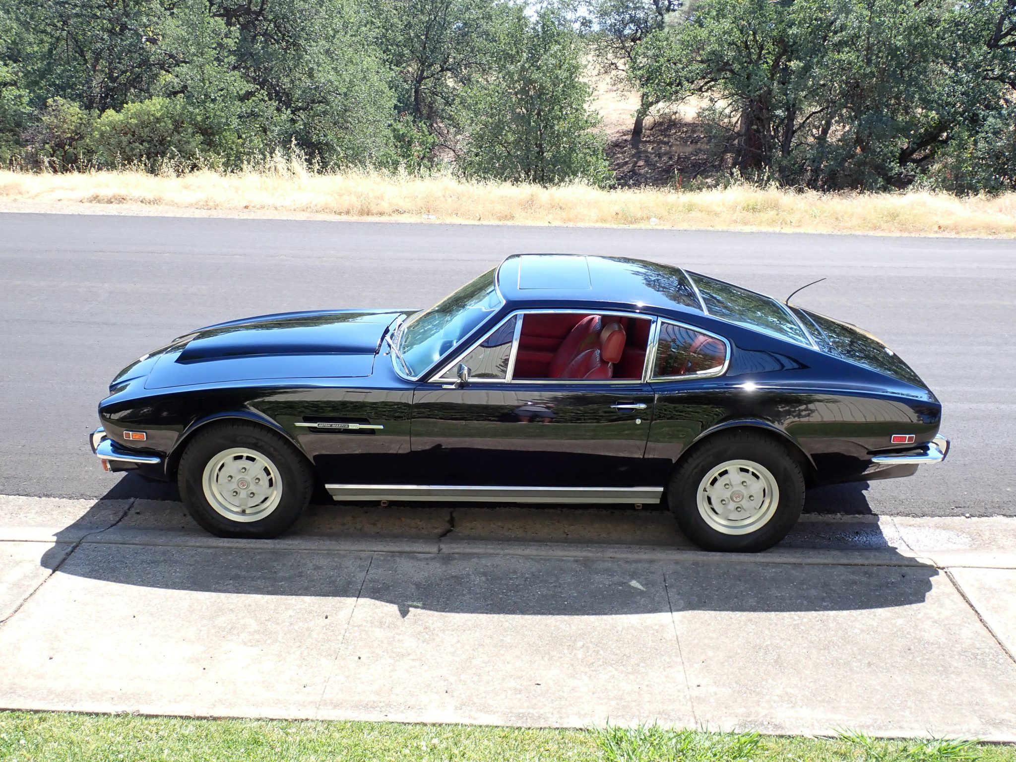 1977 Aston Martin V8 (1977-1989) 