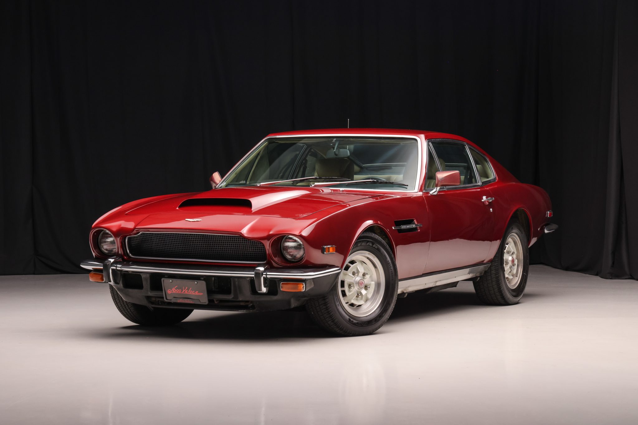 1977 Aston Martin V8 (1977-1989) 