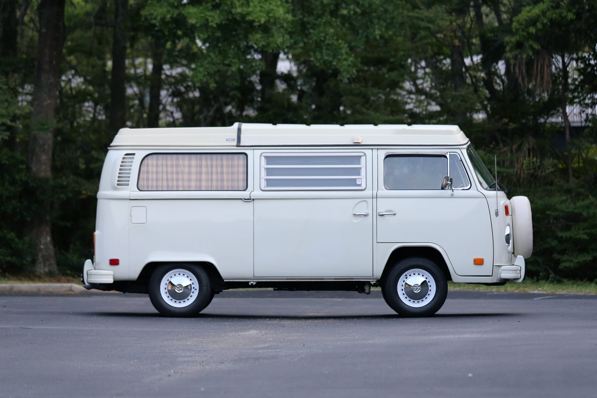 1973 Volkswagen Bay-Window Camper 