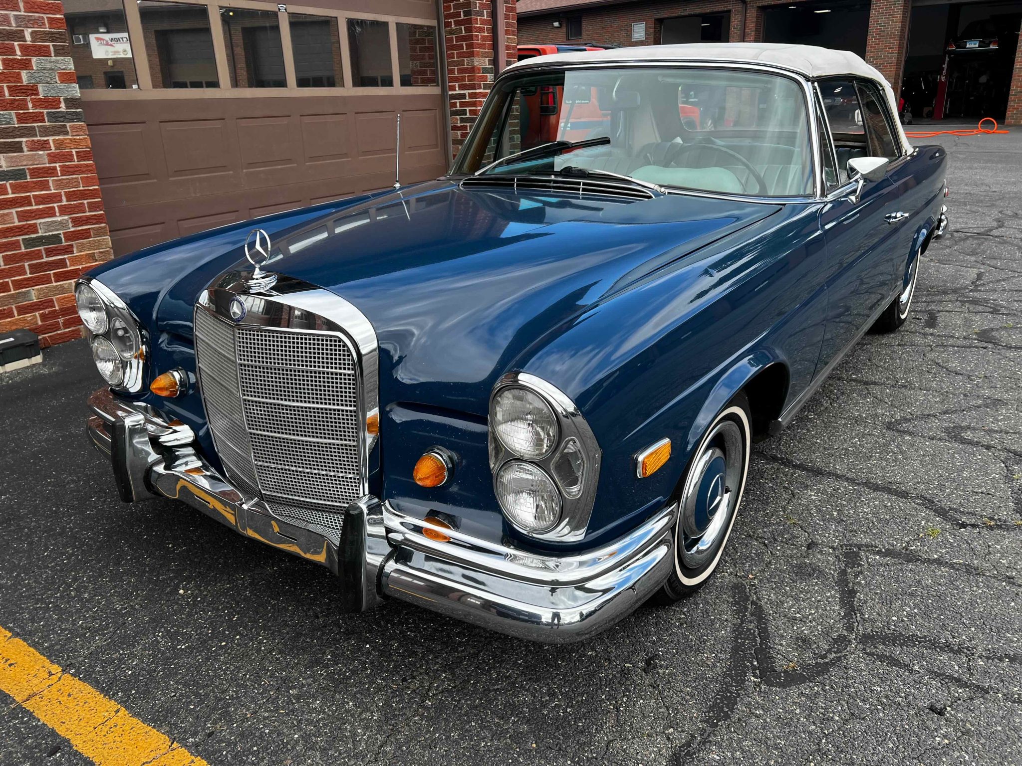 1968 Mercedes-Benz W111 Coupe & Cabriolet 