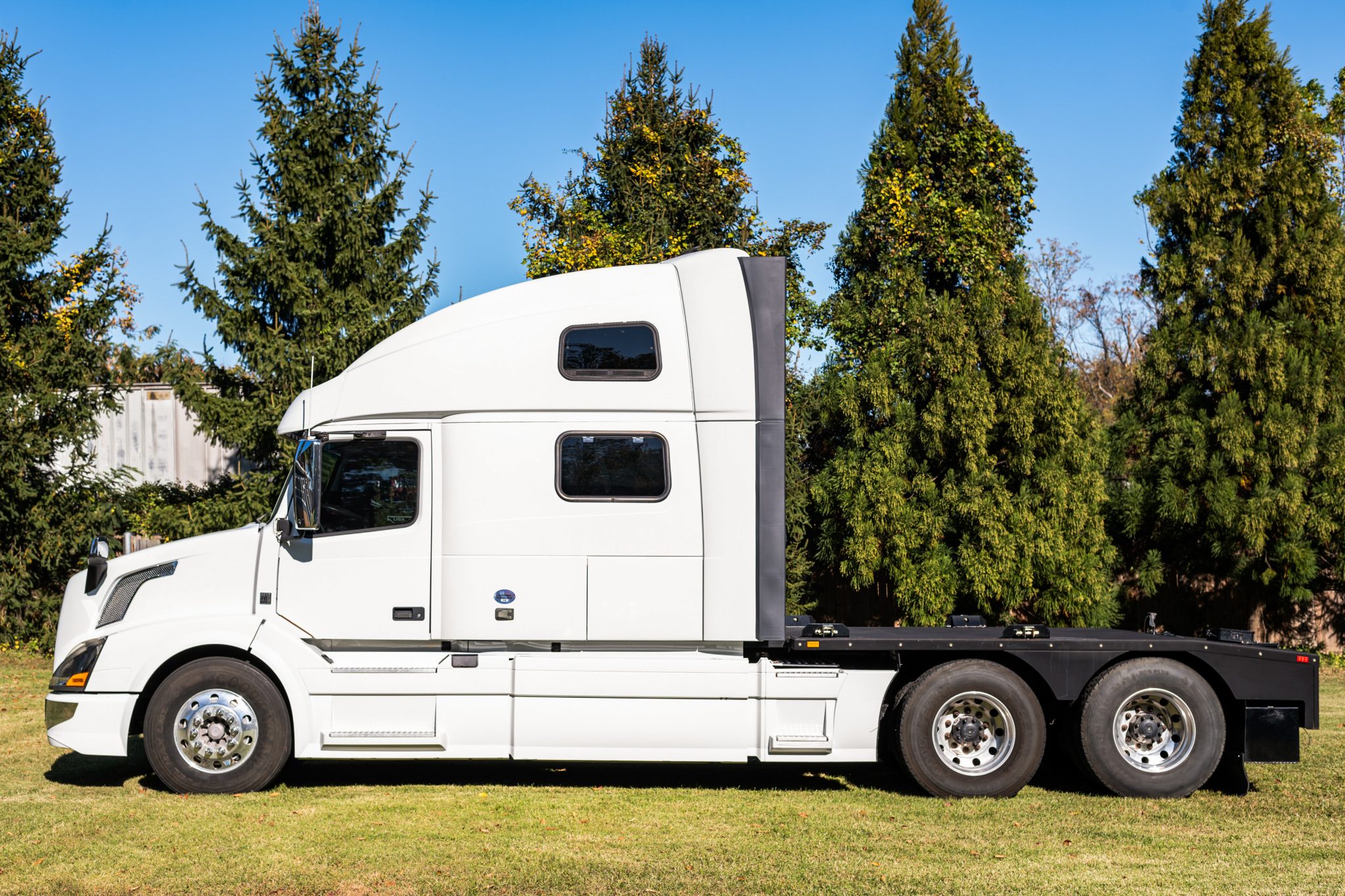 2017 Volvo VNL Semi-Truck RV Hauler Conversion 