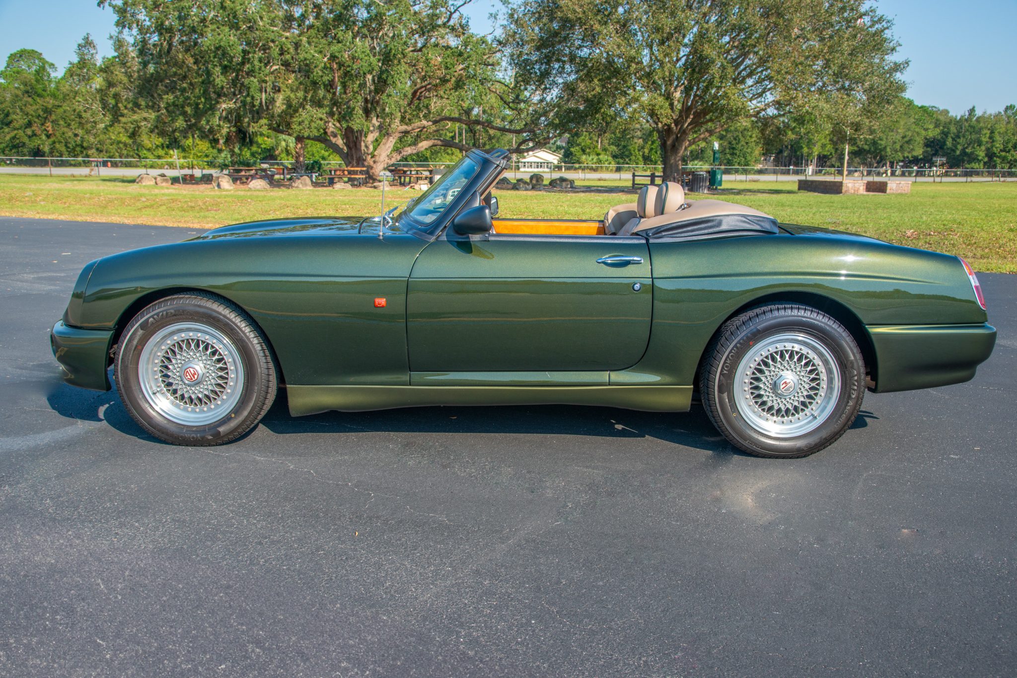1995 MG RV8 