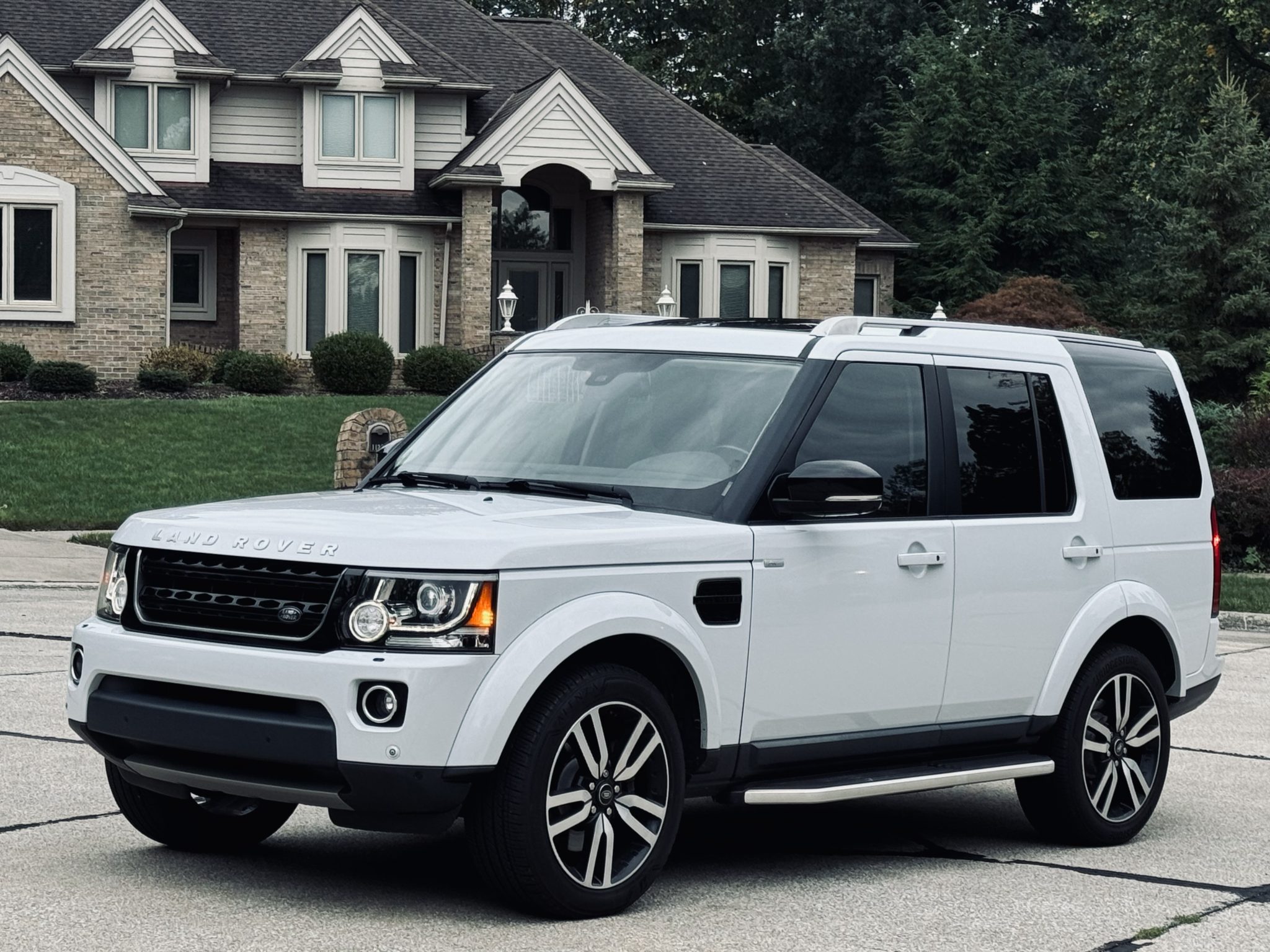 2016 Land Rover LR4 