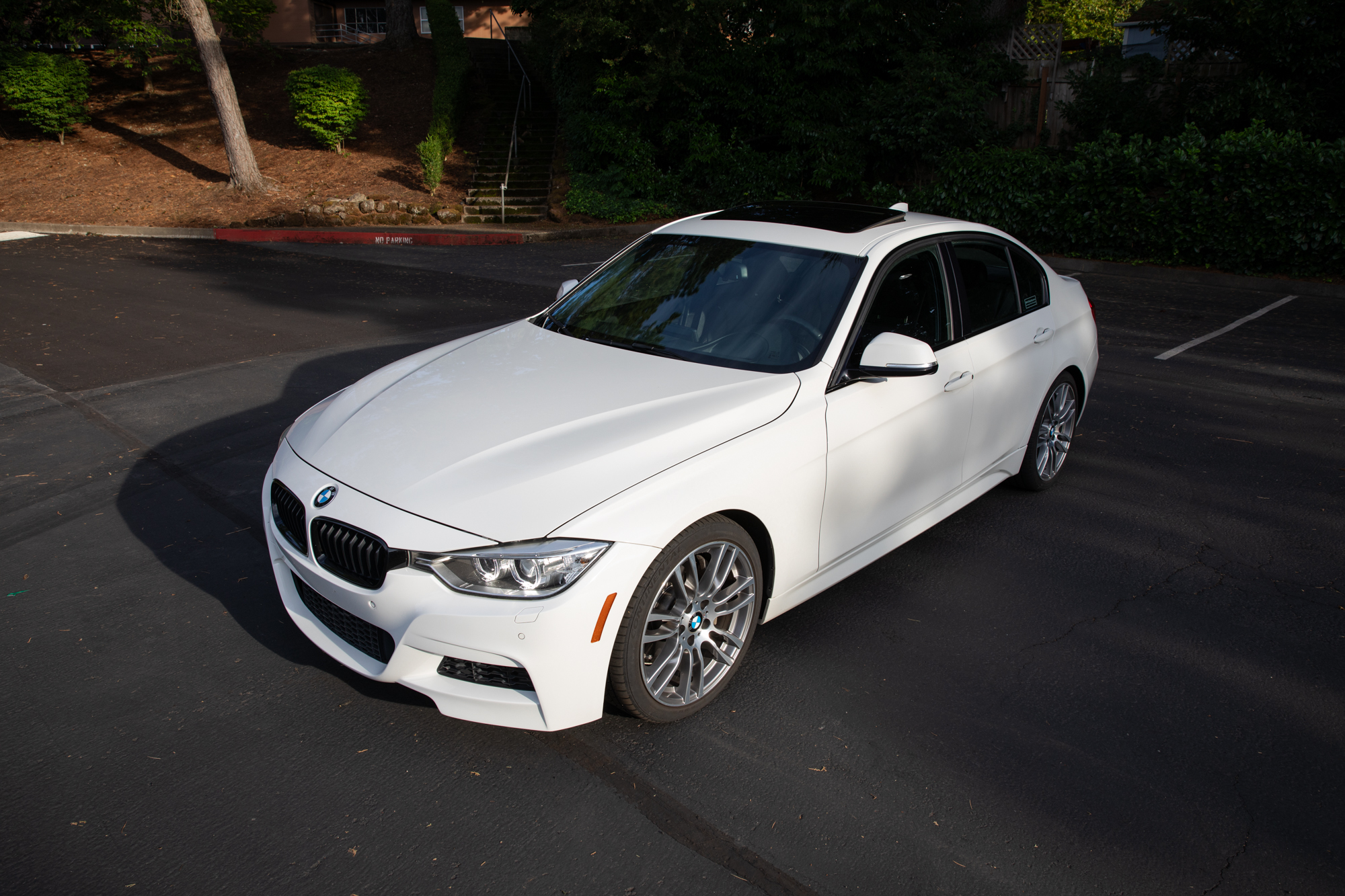 2014 BMW F30 3-Series Sedan 