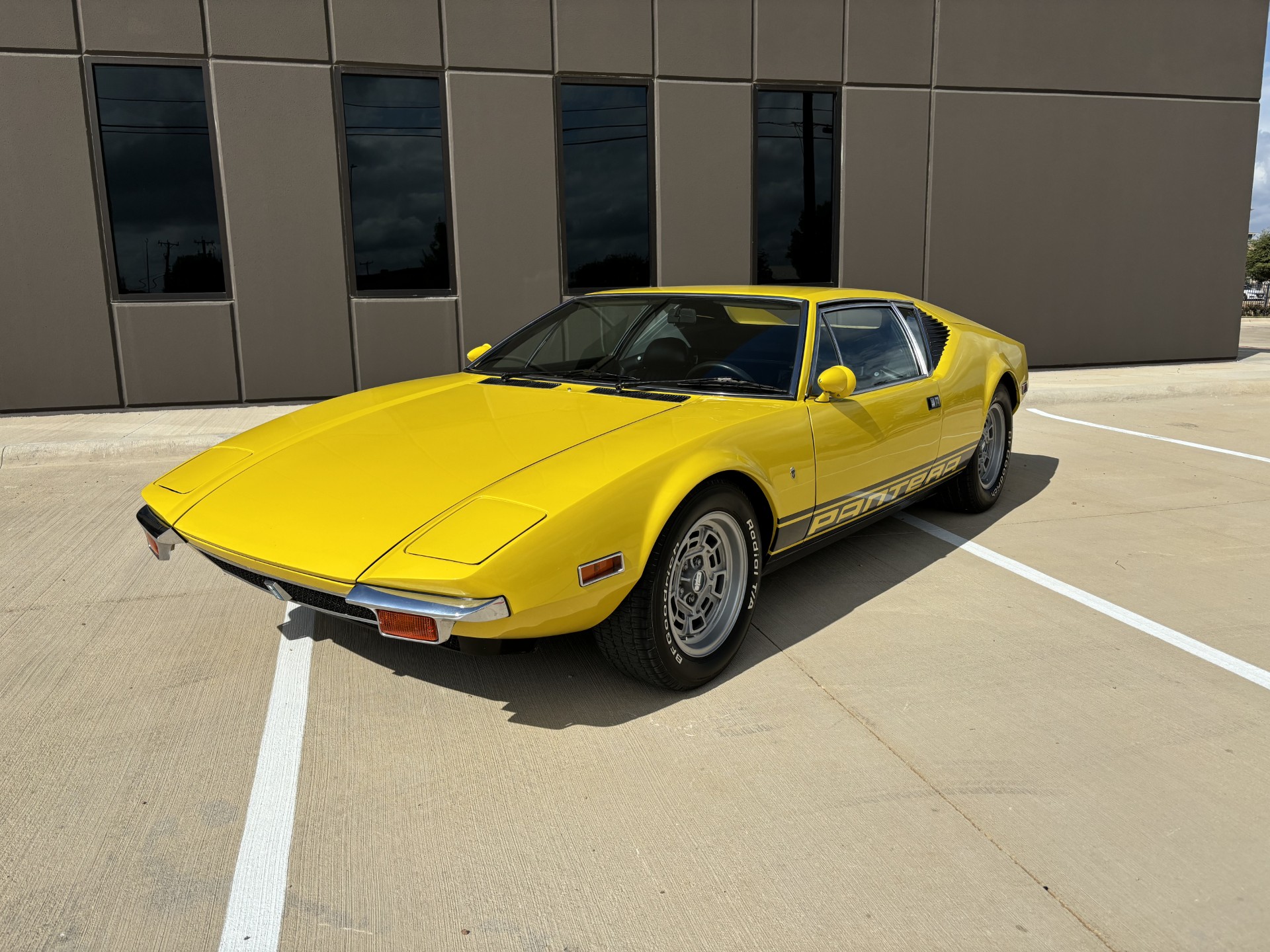 1971 DeTomaso Pantera 