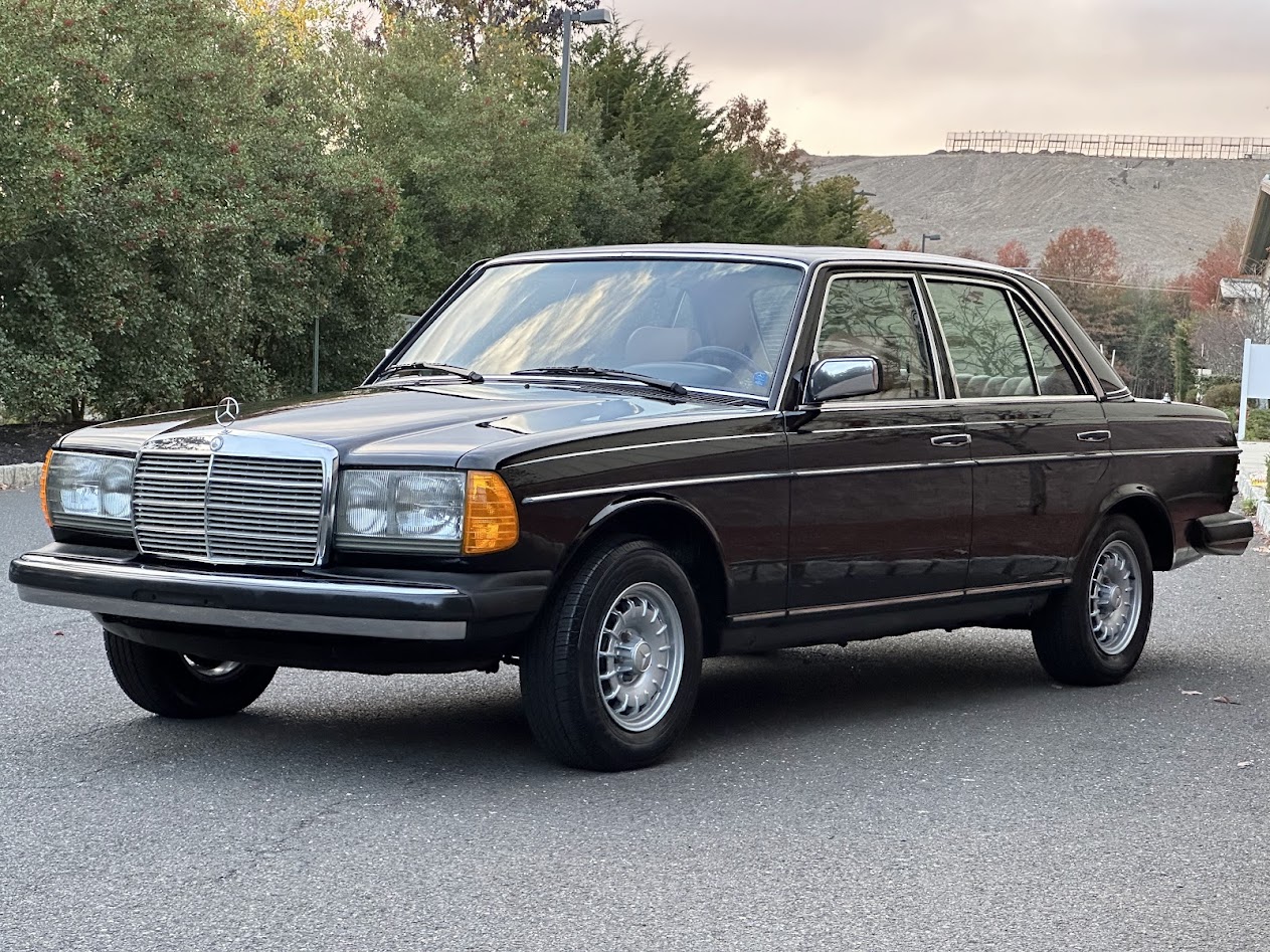 1983 Mercedes-Benz W123 