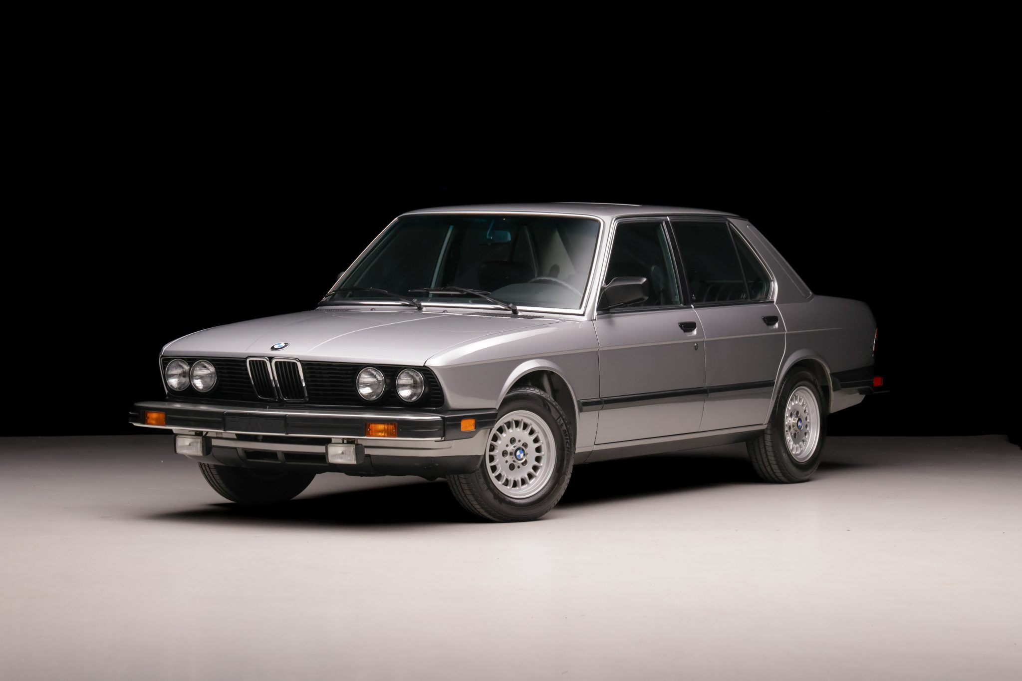 1988 BMW E28 5-Series 