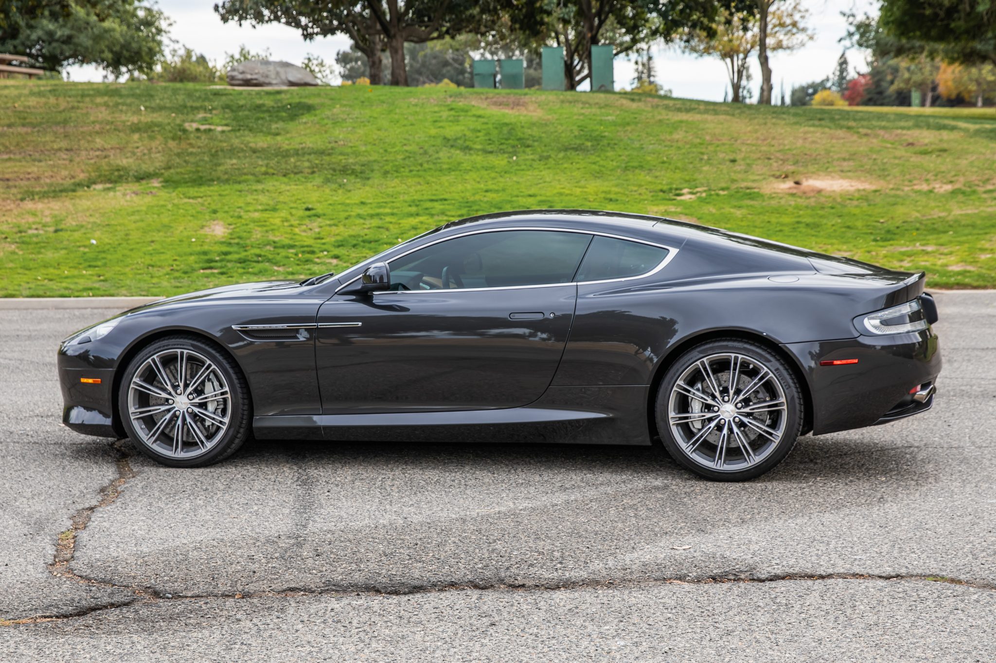 2012 Aston Martin Virage (2012) 