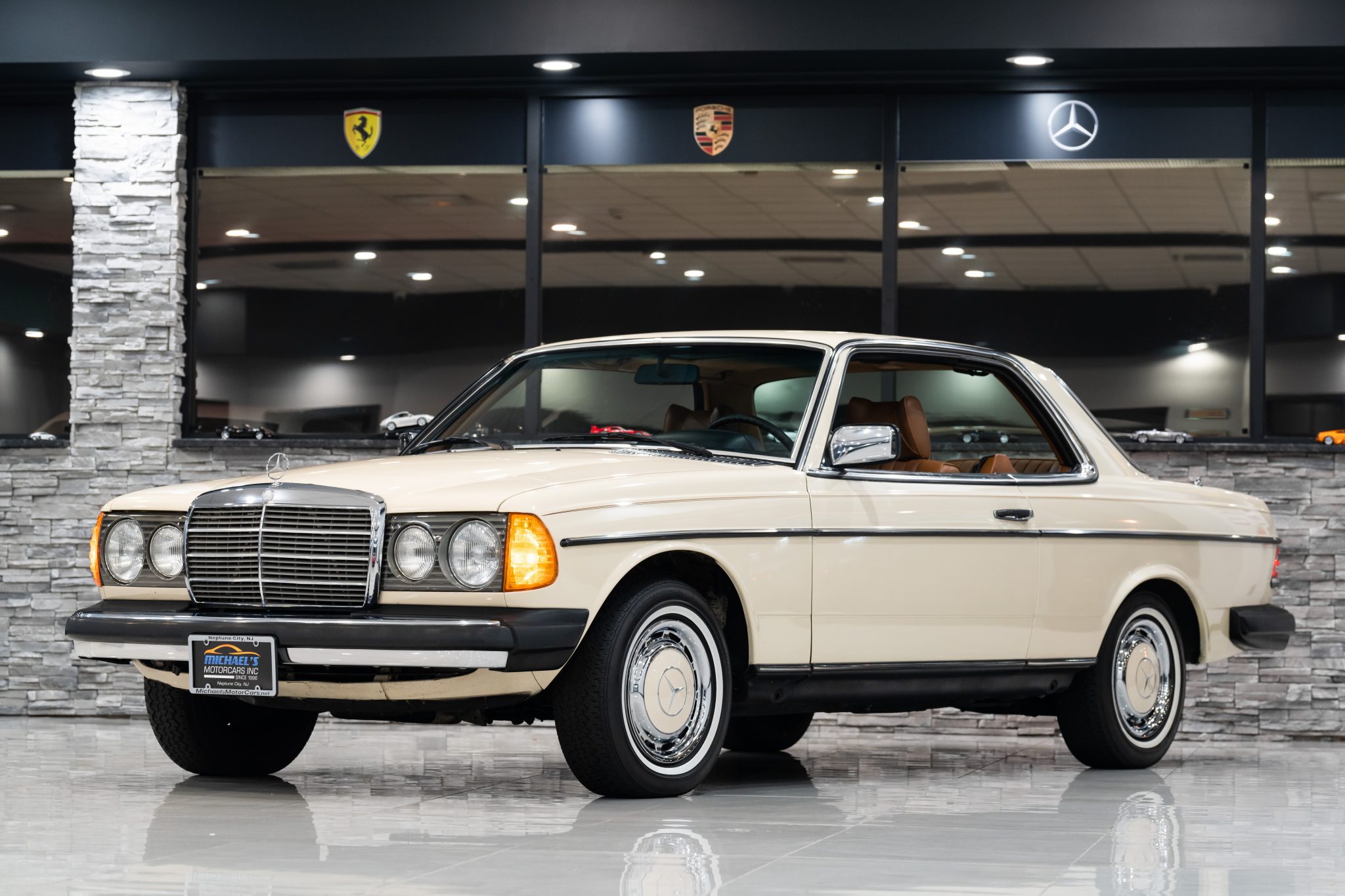 1979 Mercedes-Benz W123 