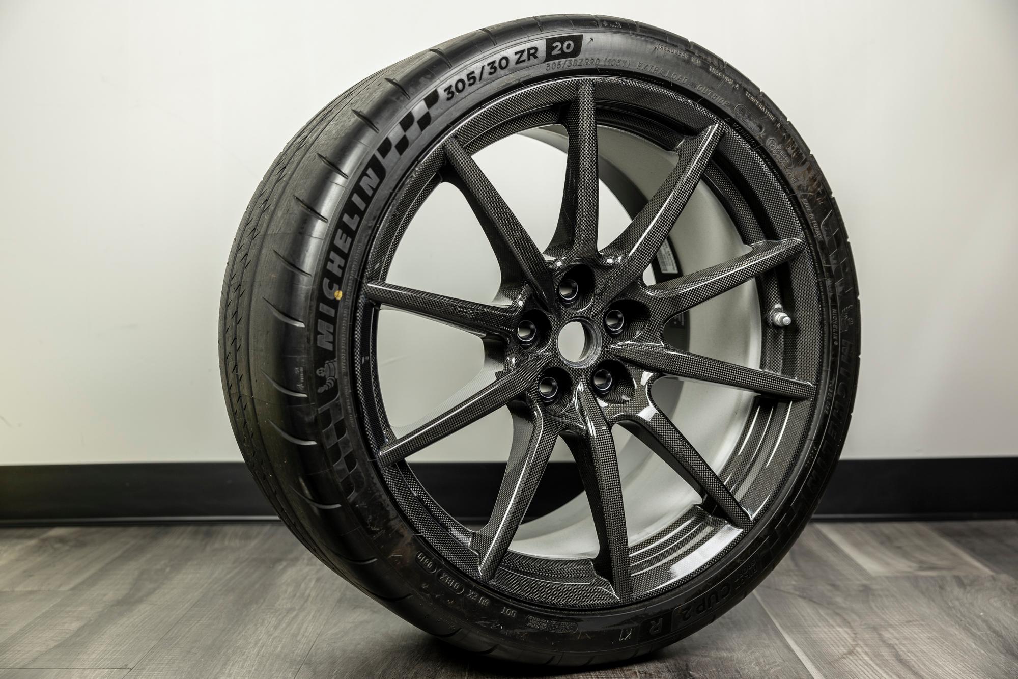 20×9″ and 20×11″ Carbon-Fiber Wheels for Ferrari 488 Pista