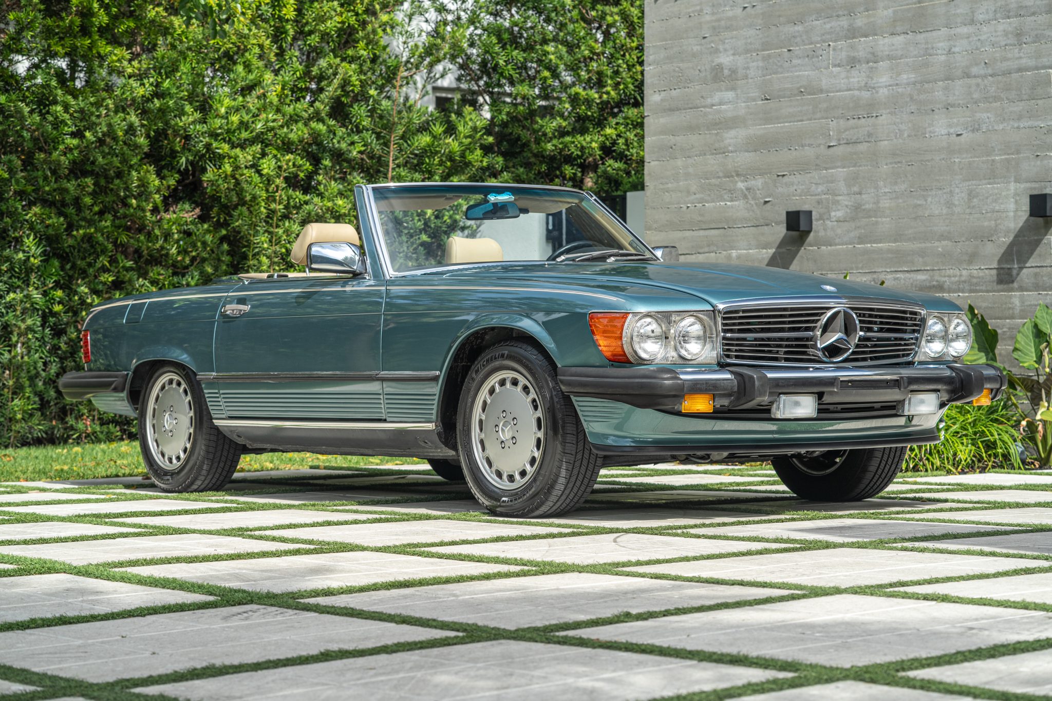 1988 Mercedes-Benz R107 SL 