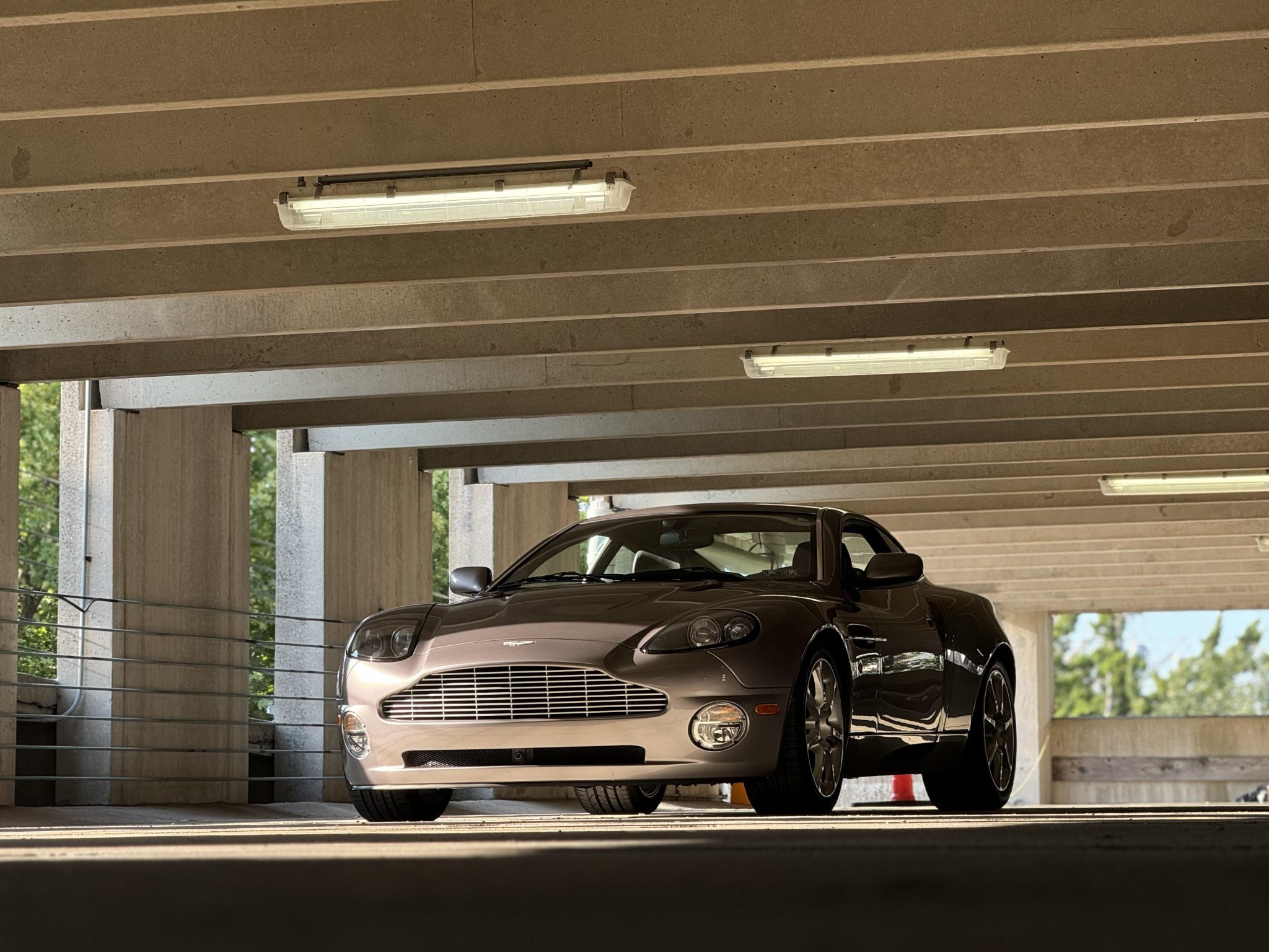 2004 Aston Martin Vanquish 