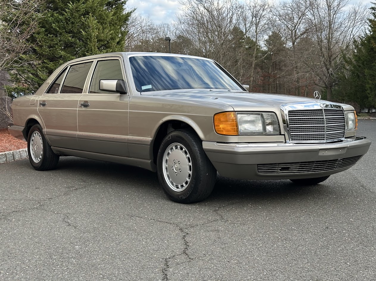 1987 Mercedes-Benz W126 S-Class 