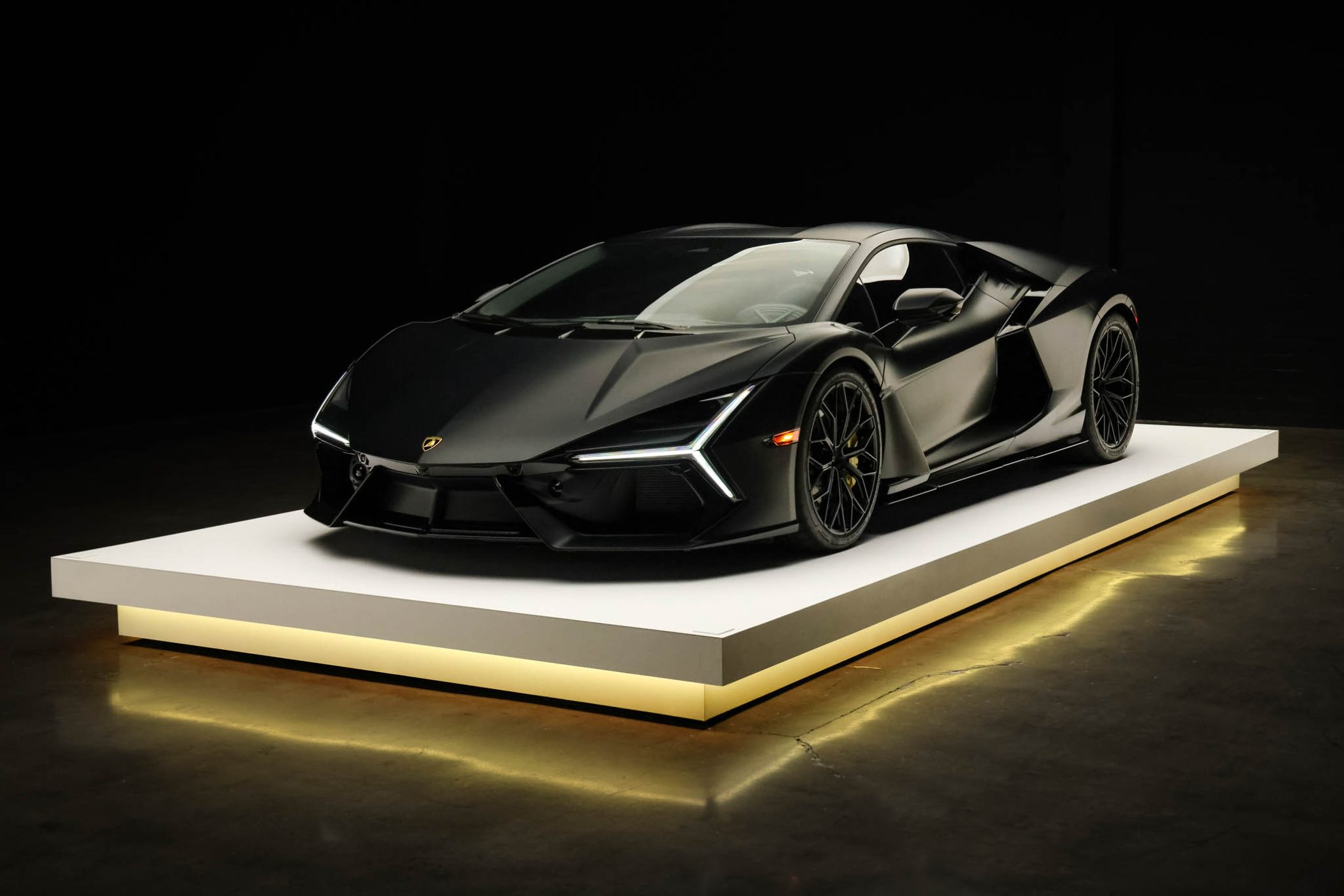 2024 Lamborghini Revuelto 