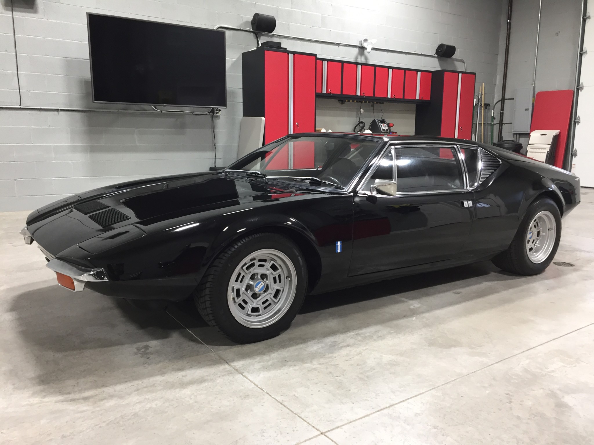 1971 DeTomaso Pantera 
