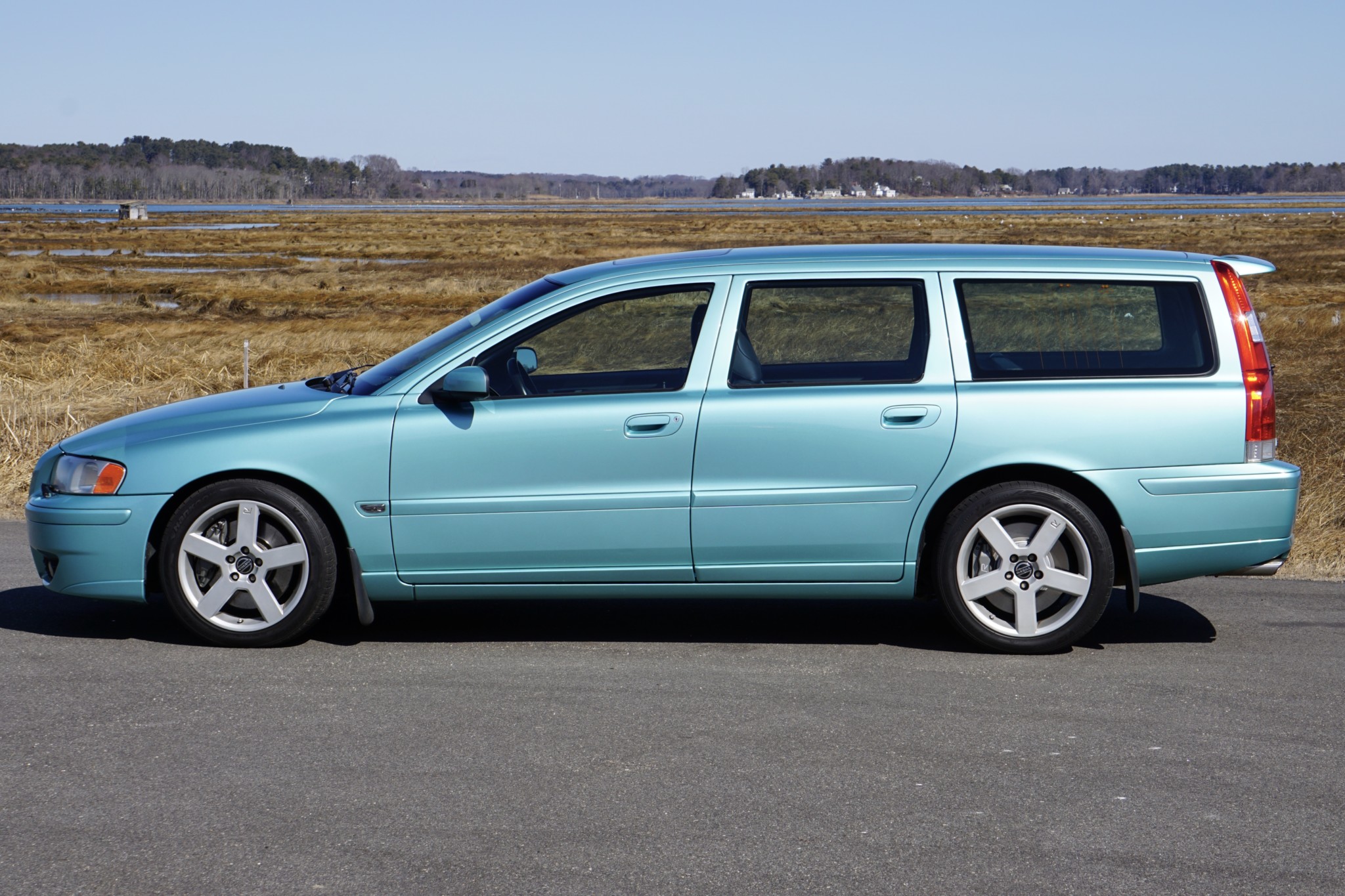 2005 Volvo V70R 