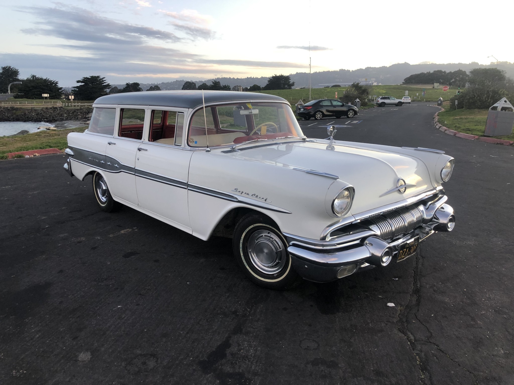 1957 Pontiac Safari 