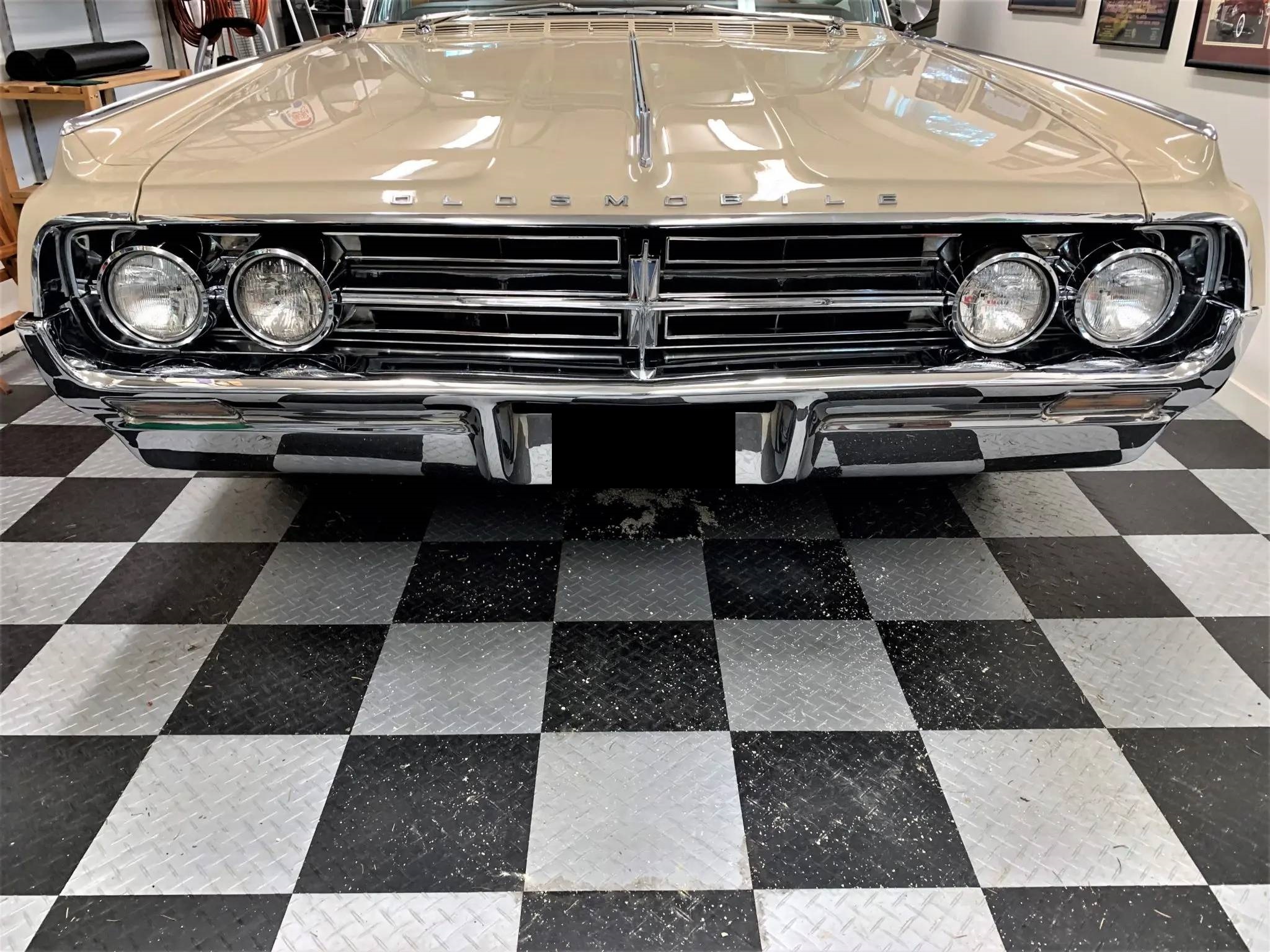 1964 Oldsmobile Starfire 