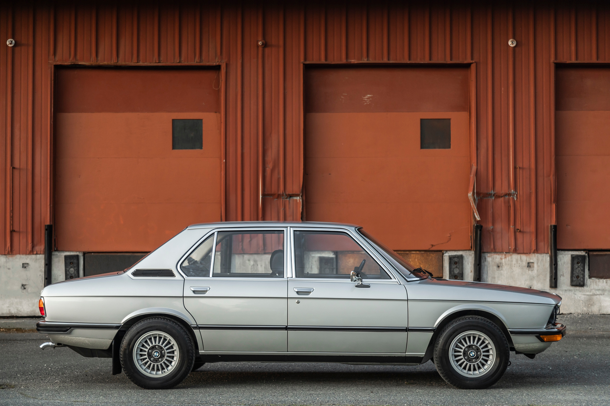 1975 BMW E12 5-Series 