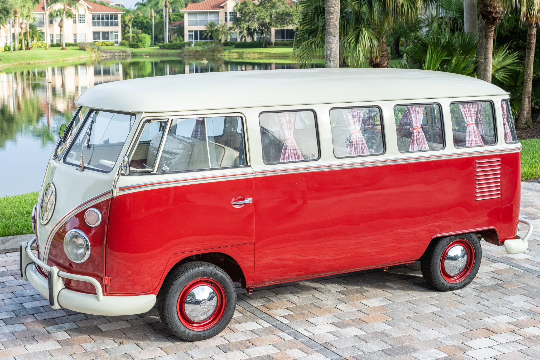 1961 Volkswagen Split-Window Bus 