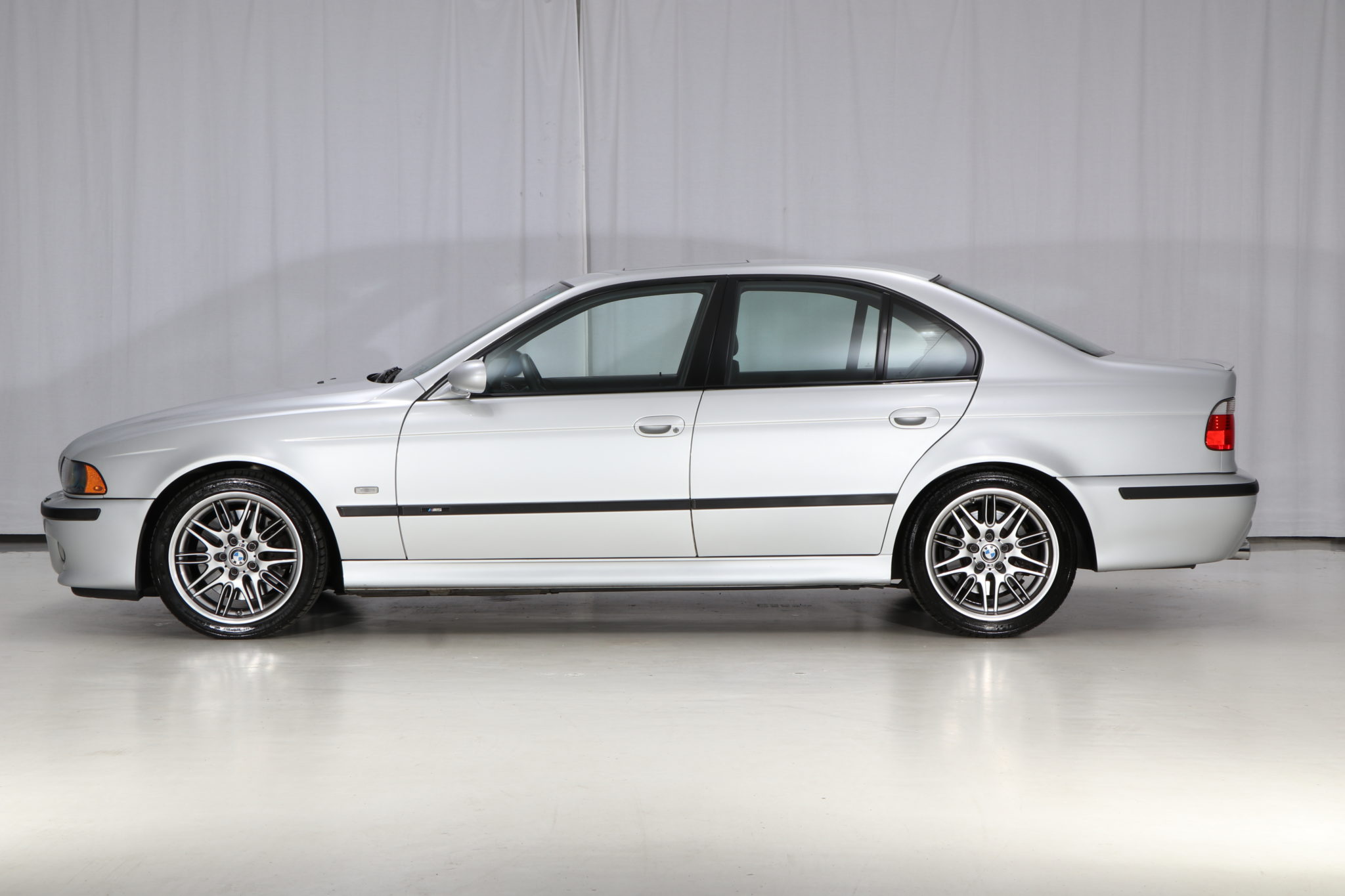 2002 BMW E39 M5 