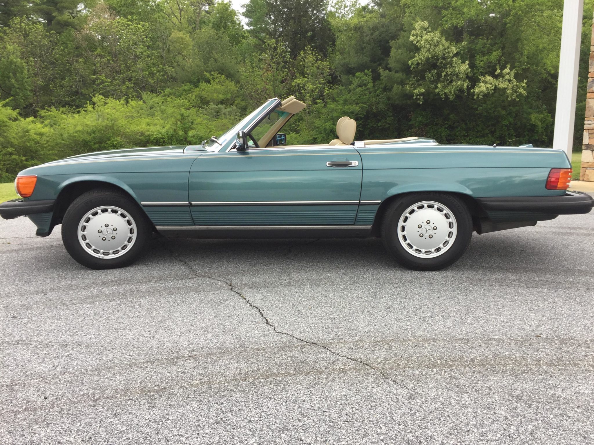 1988 Mercedes-Benz R107 SL 