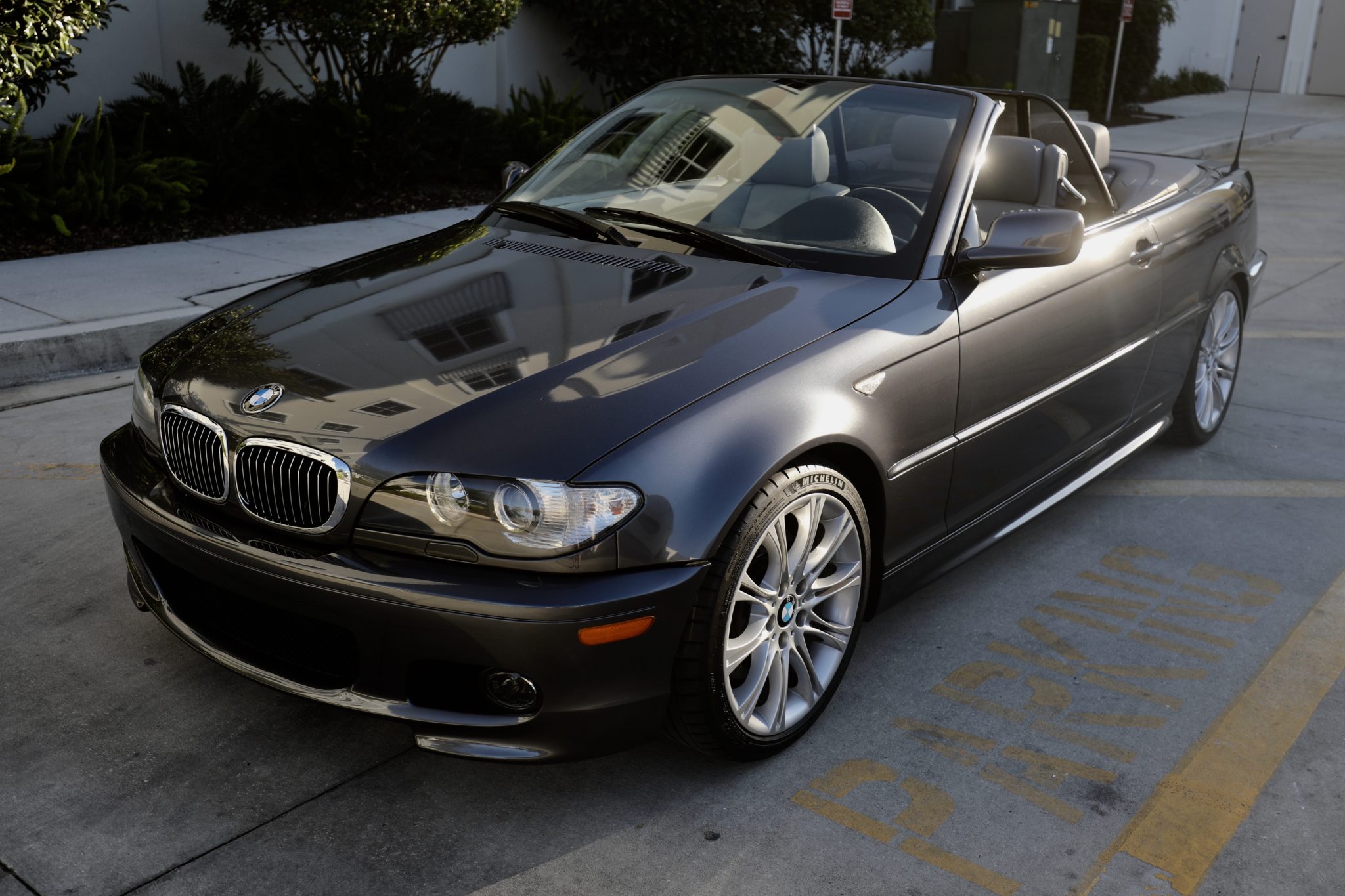 2005 BMW E46 330 ZHP 