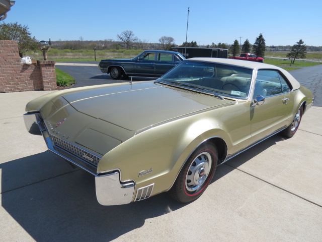 1967 Oldsmobile Toronado 