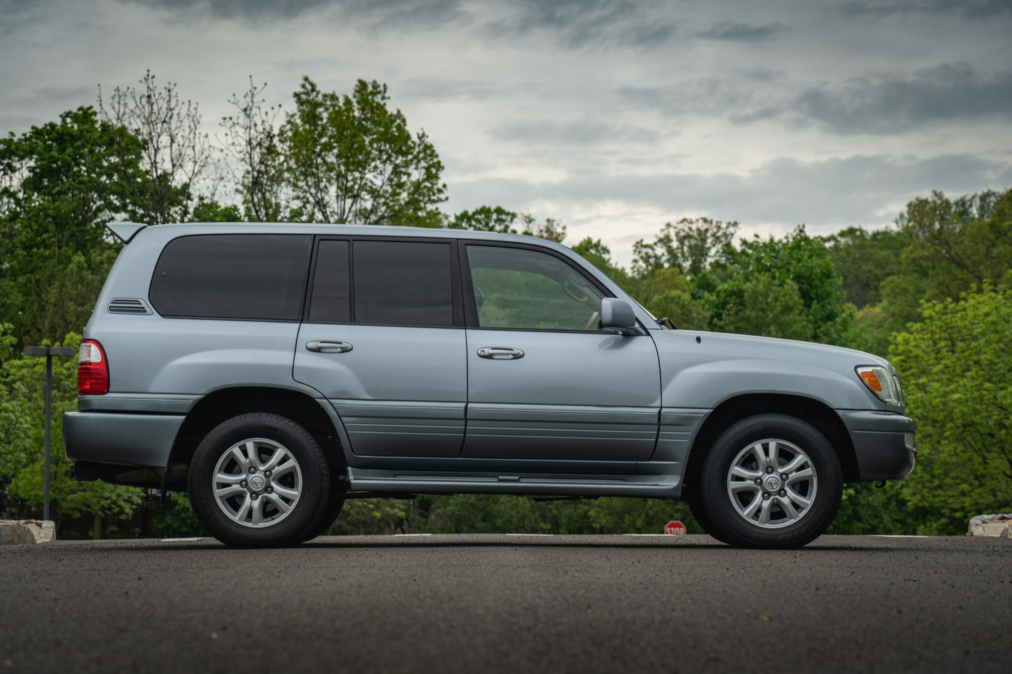 2005 Lexus LX470 