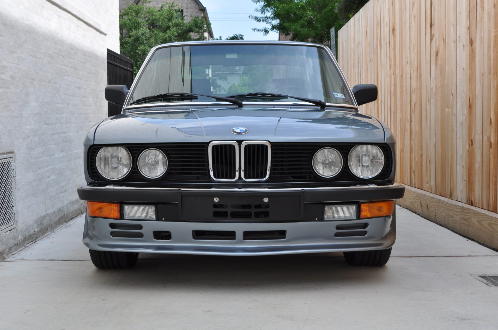 1987 BMW E28 5-Series 