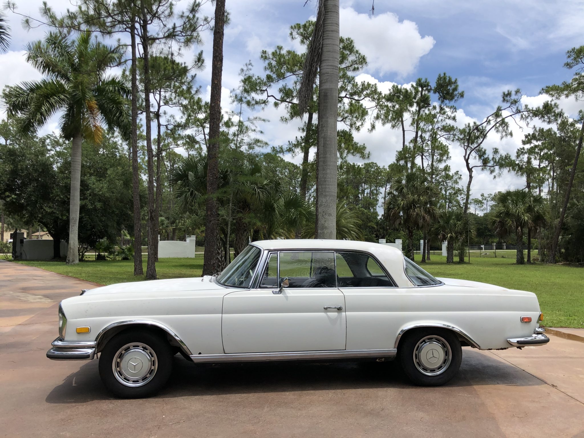 1971 Mercedes-Benz W111 Coupe & Cabriolet 